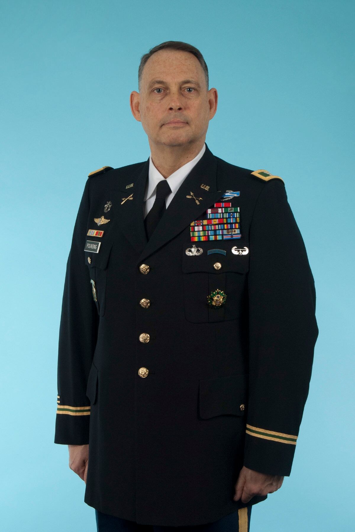 Army dismisses charges against colonel in HIV case