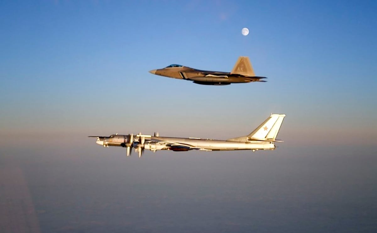 Us Fighter Jets Intercept 2 Russian Bombers Off Alaska