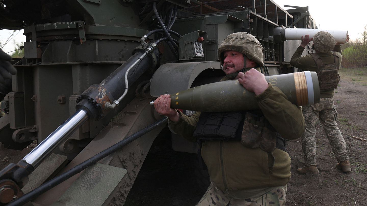 اخبار مترجمة :البنتاغون يكشف النقاب عن حزمة أسلحة جديدة لأوكرانيا وسط الهجوم الروسي