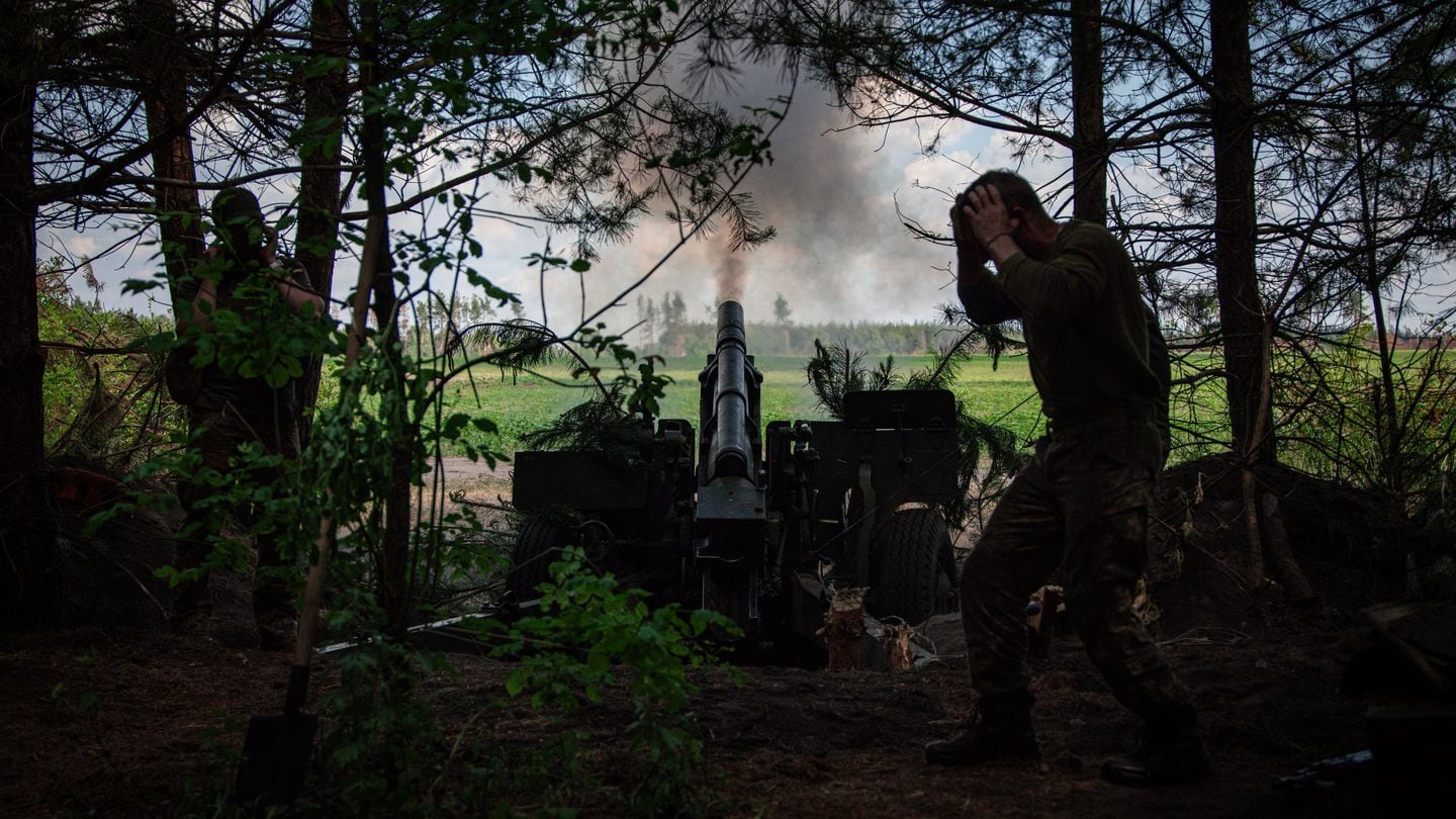 Ukrainian soldiers operate at an artillery position on June 9, 2024, near Vovchansk in the Kharkiv region. (Nikoletta Stoyanova/Getty Images)