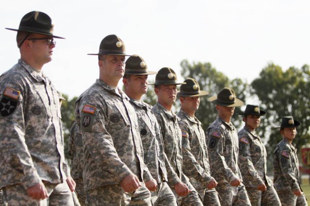 Distinguishing Insignia Placement - Army Education Benefits Blog
