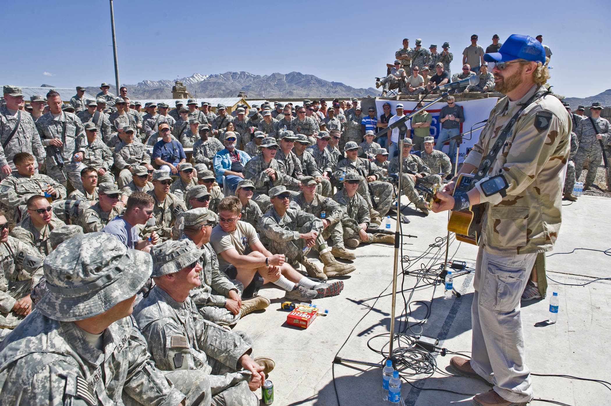 Country's Toby Keith will be singing for the soldiers