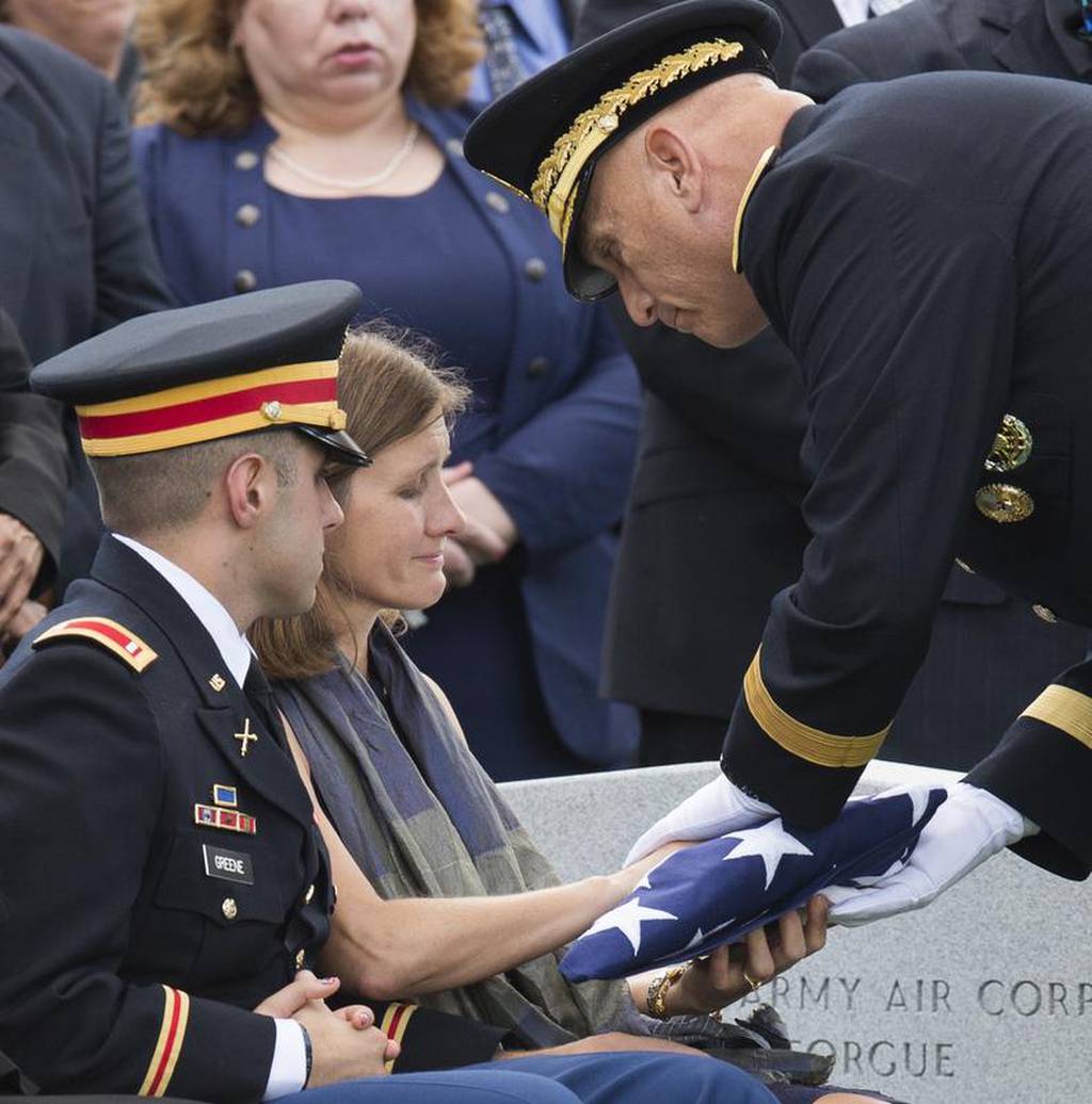 Slain Army 2-star buried with honors at Arlington