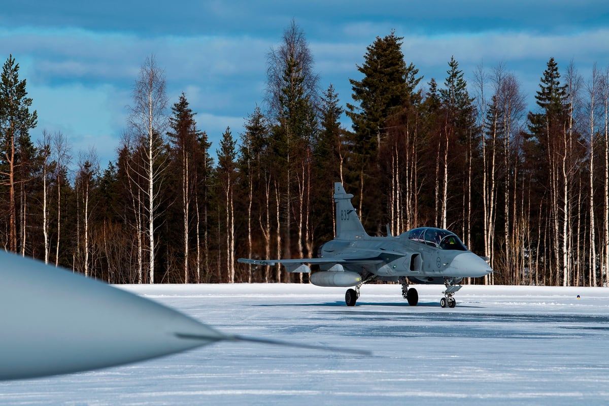 Swedish Defense Leaders Push Saab S Gripen Offer For Finland