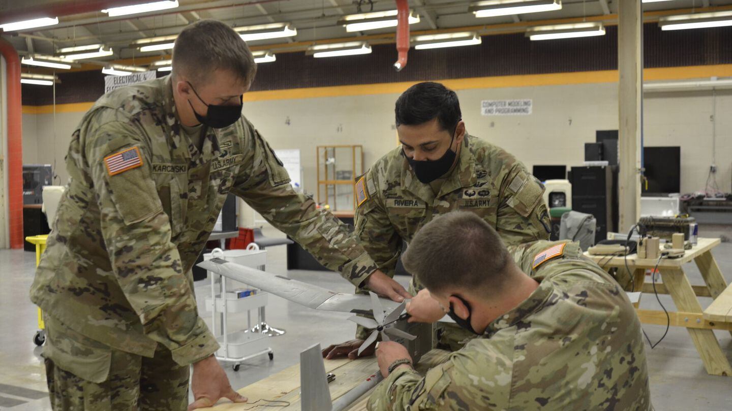 How 101st Airborne soldiers are using EagleWerx makerspace to innovate ...