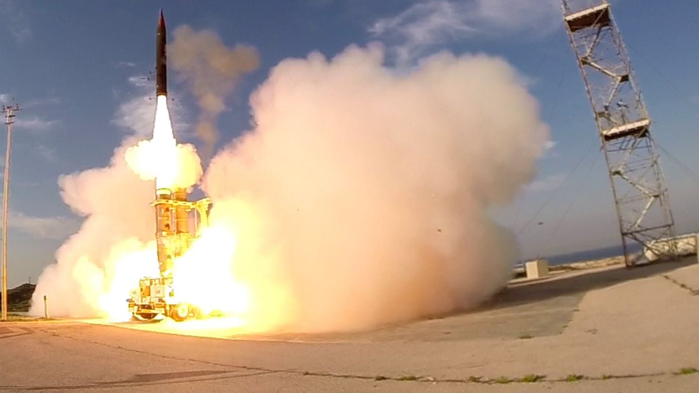 اخبار مترجمة :الصناعات الجوية الإسرائيلية تواصل العمل على صفقة شراء صاروخ "حيتس 3" من ألمانيا وسط حرب غزة