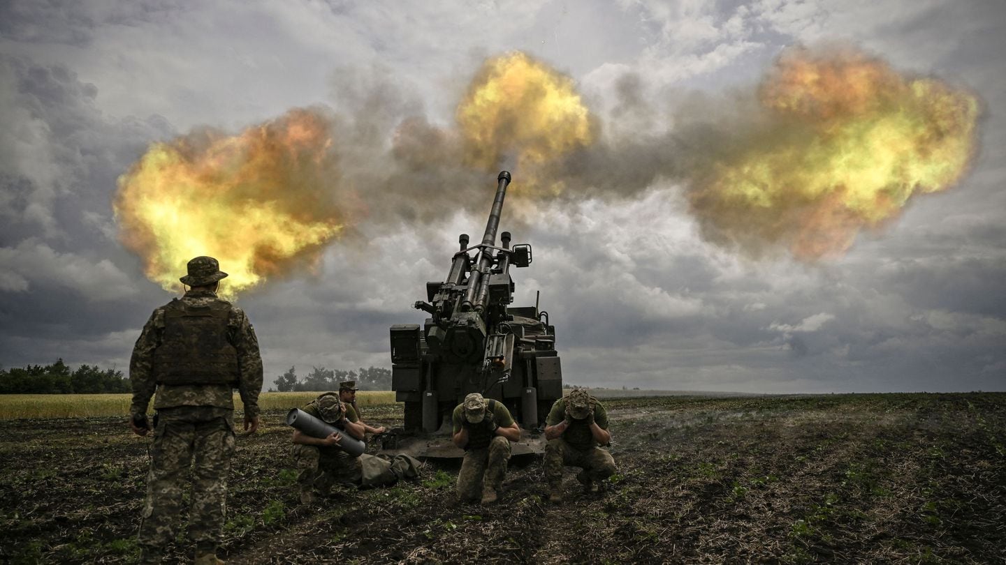 Ukrainian servicemen fire a Caesar gun toward Russian positions at the front line in the eastern Ukrainian region of Donbas in June 2022. (Aris Messinis/AFP via Getty Images)