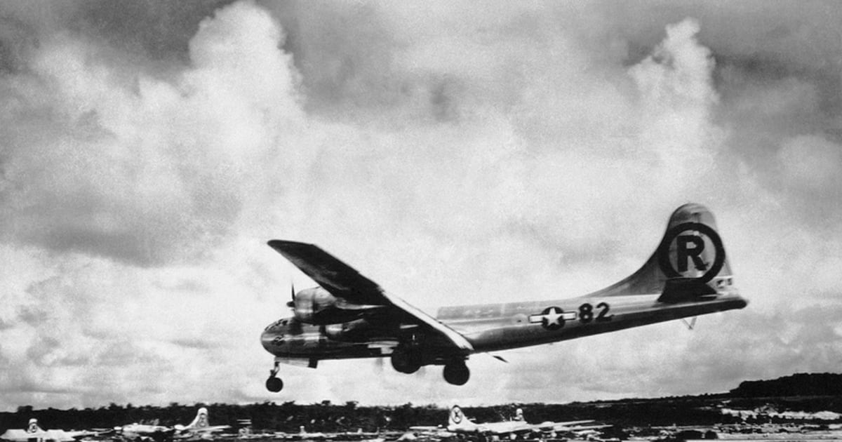 where is the enola gay airplane now