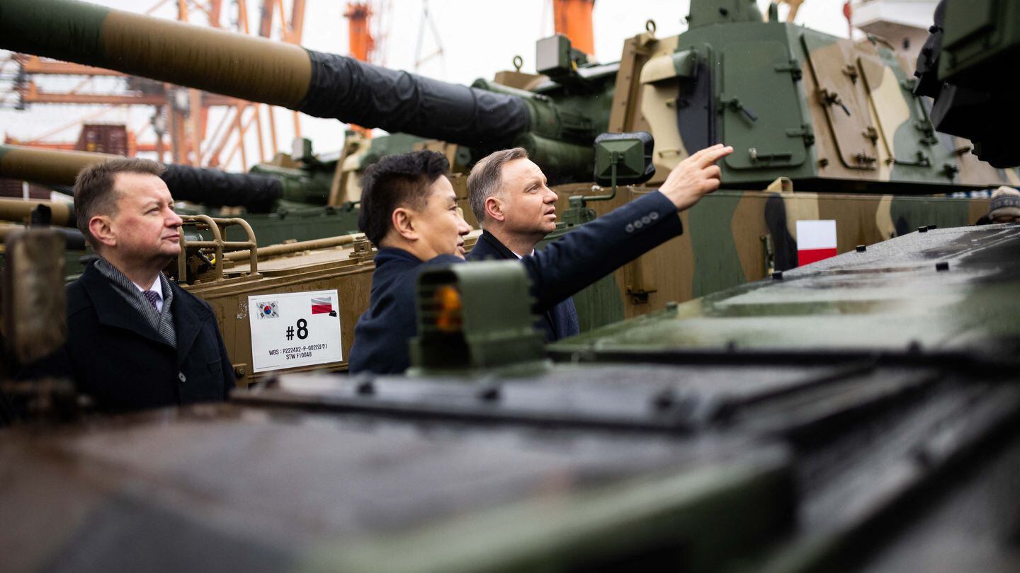 From left, then-Polish Defence Minister Mariusz Blaszczak looks at tanks with a South Korean official and Polish President Andrzej Duda on Dec. 6, 2022. (Mateusz Slodkowski/AFP via Getty)