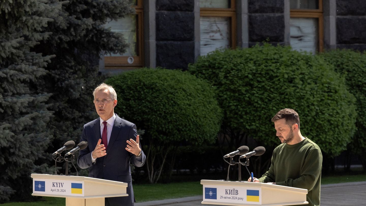 اخبار مترجمة :الناتو سيكشف النقاب عن الحزمة الأمنية لأوكرانيا لتكون بمثابة &Quot;جسر&Quot; لعضويته