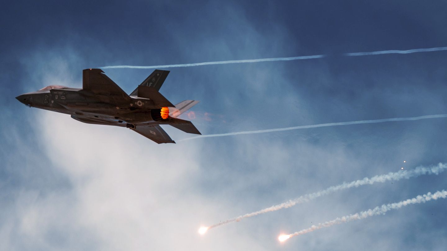 اخبار مترجمة :بالنسبة لطائرات F-35، يجب على الكونجرس أن ينتبه إلى التاريخ