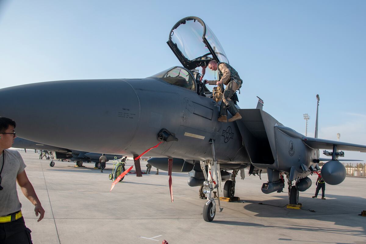 F-15E Strike Eagles deploy to Al Dhafra