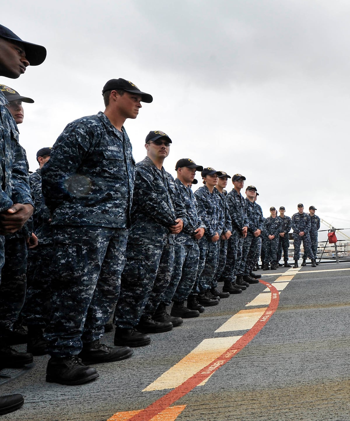 The Navy is ready to dump the military's most pointless uniform