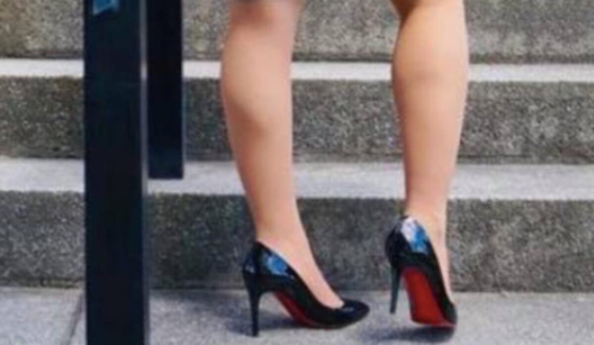 Female service member pairs 700 heels with dress blues causing the internet to implode