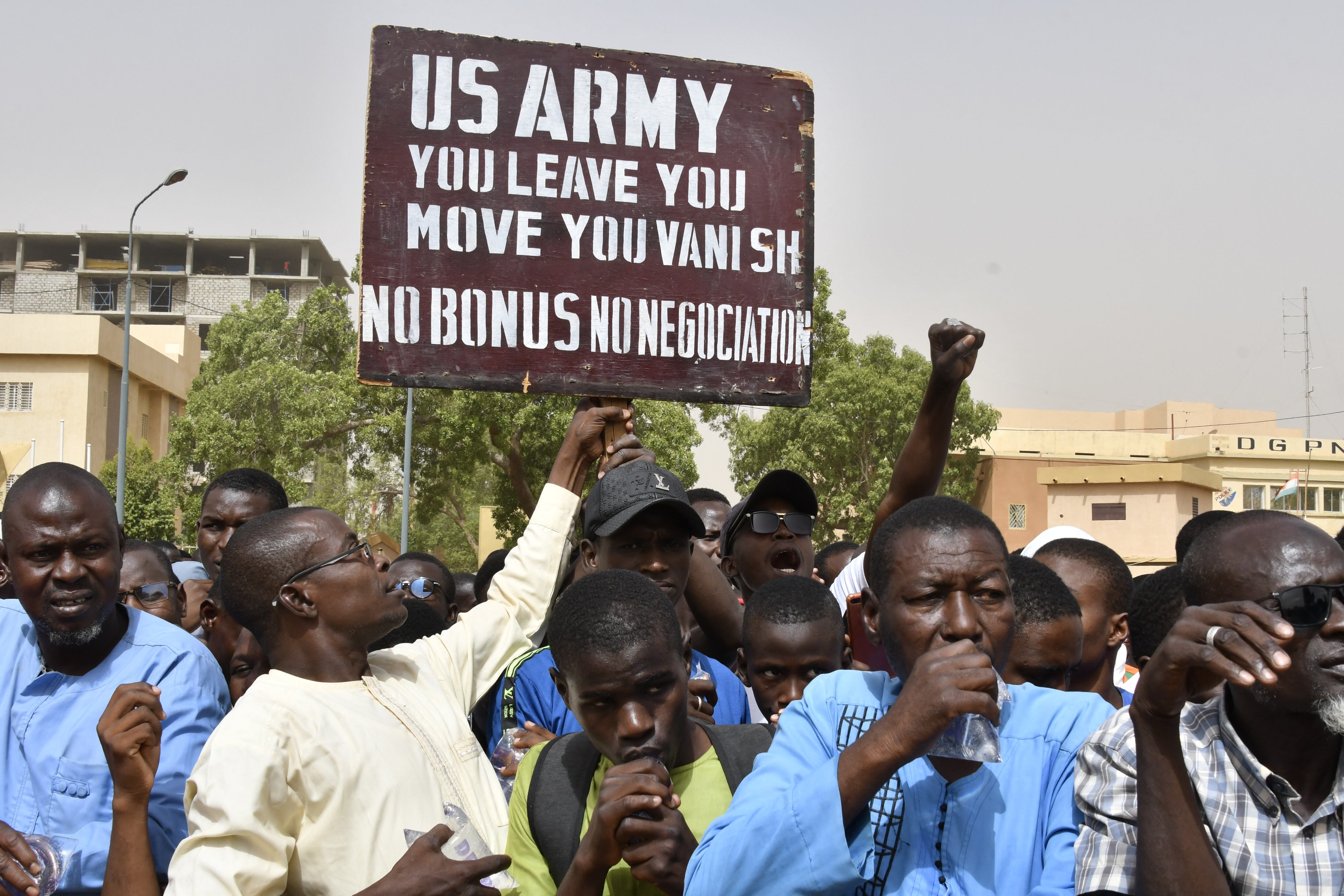 اخبار مترجمة :US-Russia battle for influence plays out in Central African Republic