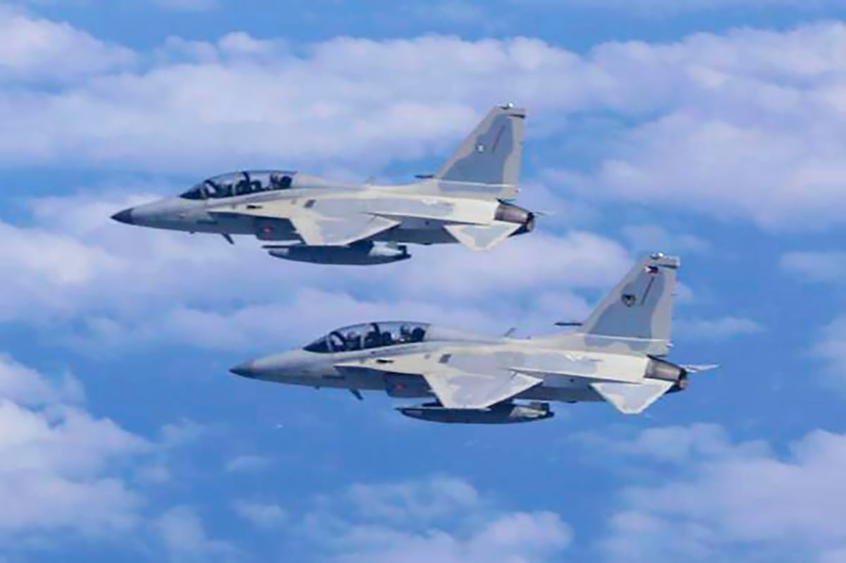 Philippine fighter jet, 2 pilots missing on mission against insurgents