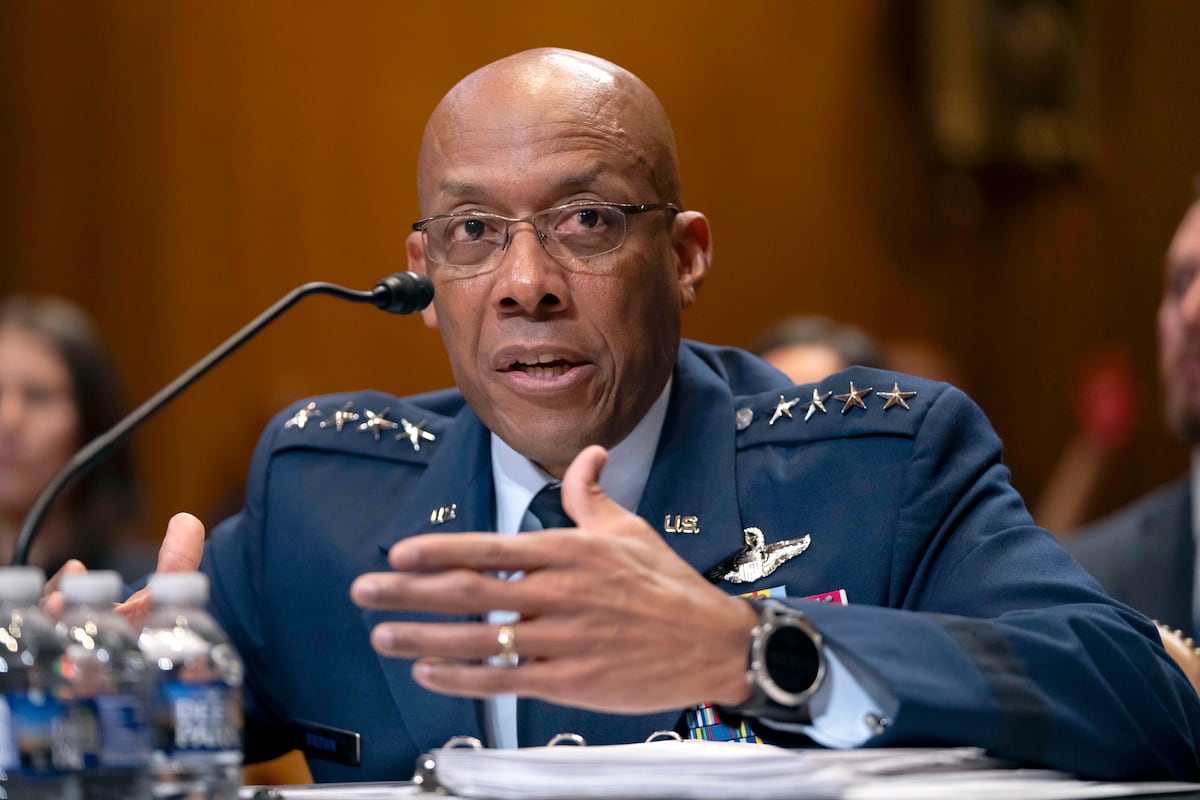 Former Pentagon chiefs call for hearings on military leaders’ firings