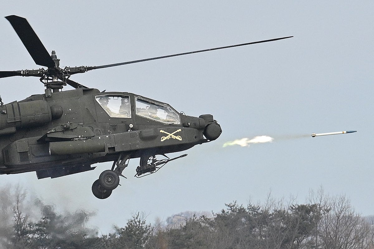 Poland leases eight Apache gunships as warmup ahead of major delivery