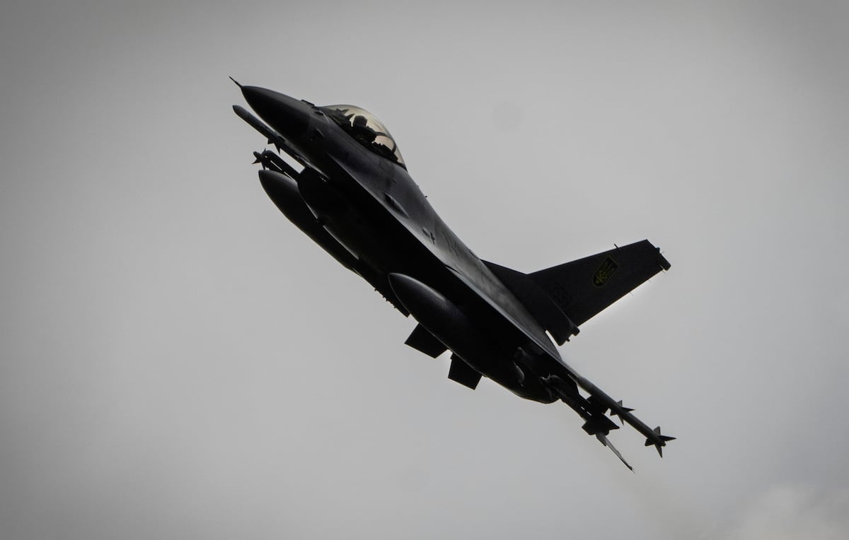 Ukrainian president fires air force commander after fatal F-16 crash