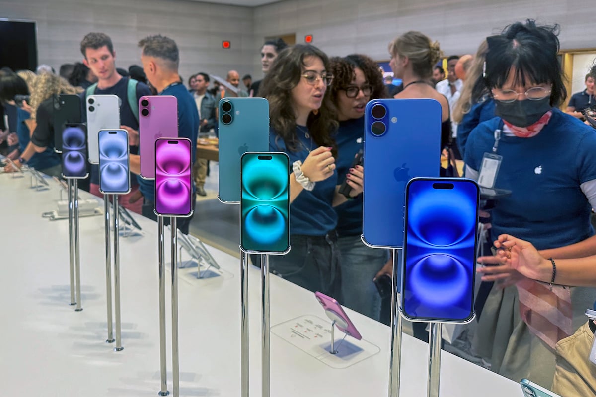 Apple Sold $46 Billion Worth of iPhones Over Summer; Apparently, AI Helped