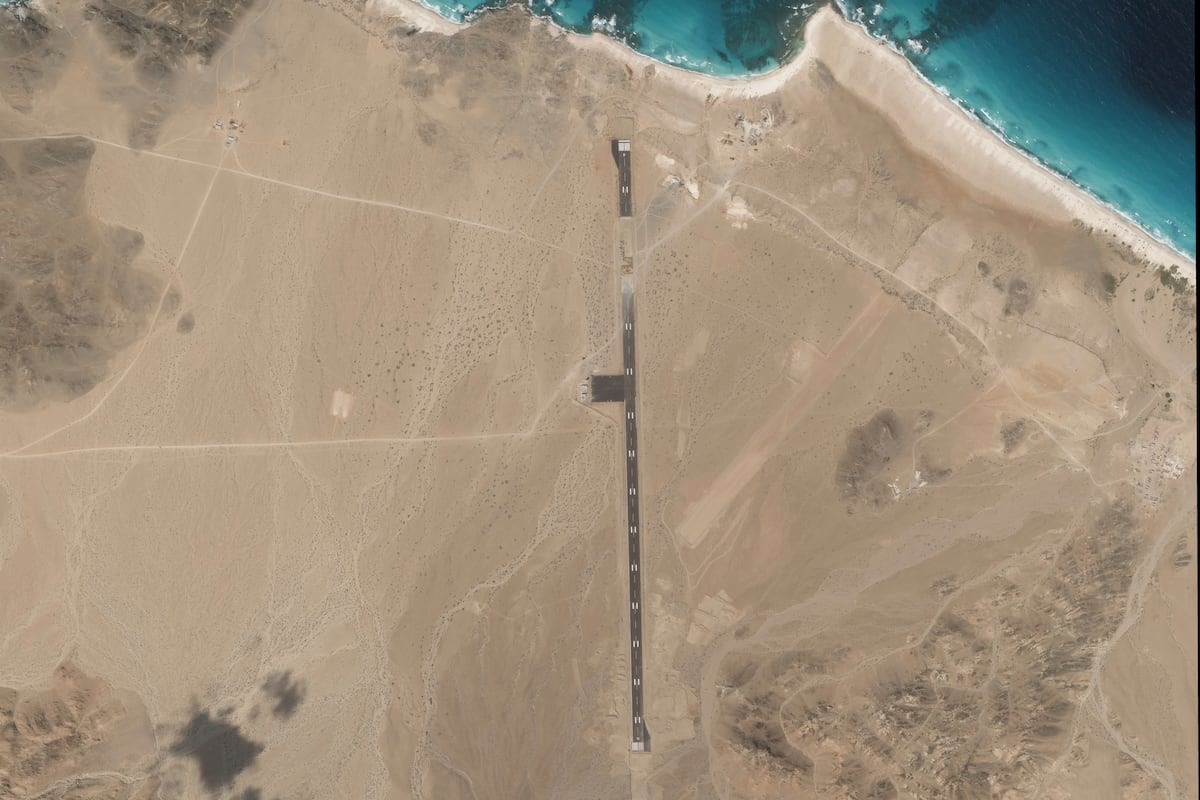 Amid Houthi threats, a mysterious airstrip appears on Yemeni island