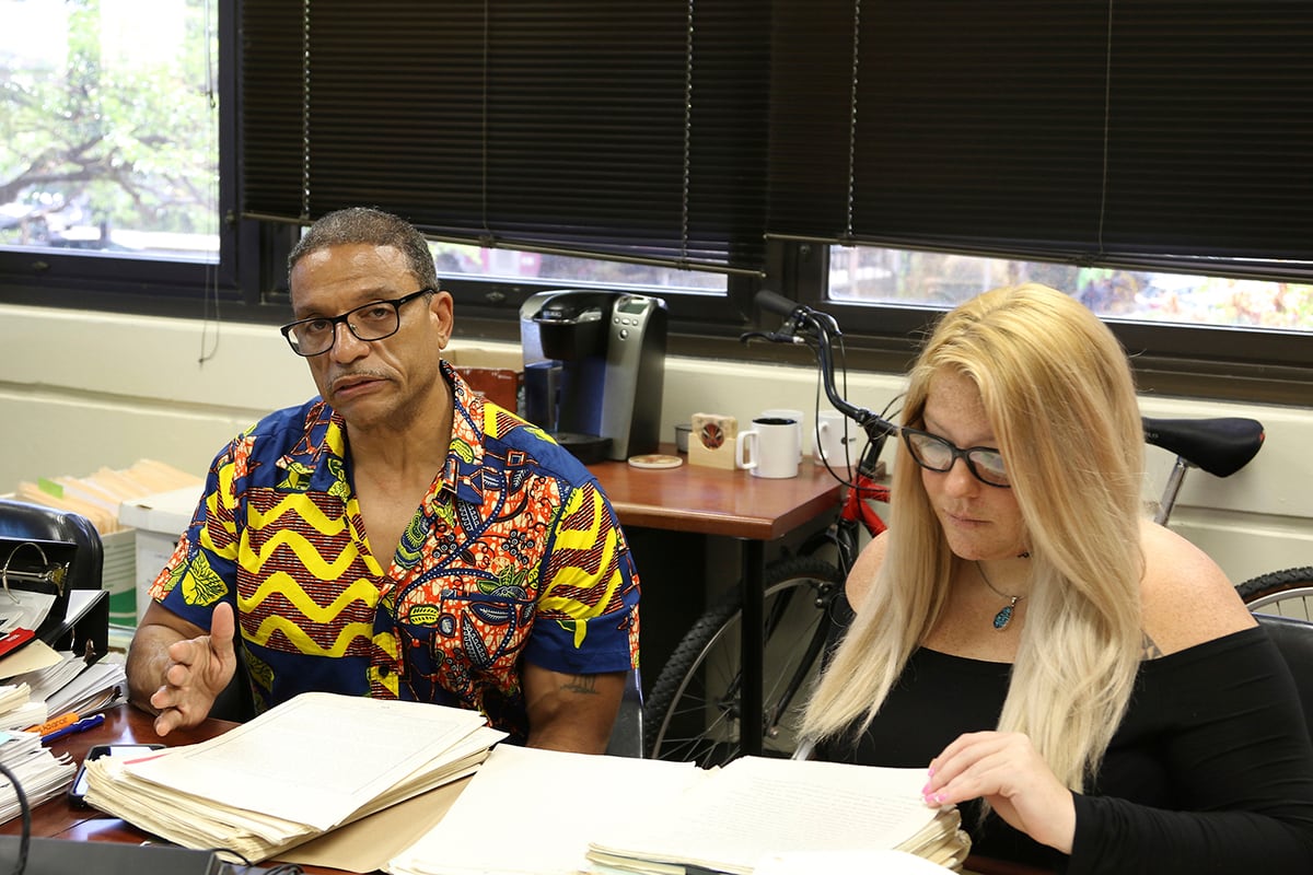 Hawaii Innocence Project co-director Kenneth Lawson, left, explains the case of a former U.S. soldier convicted of a 1982 murder