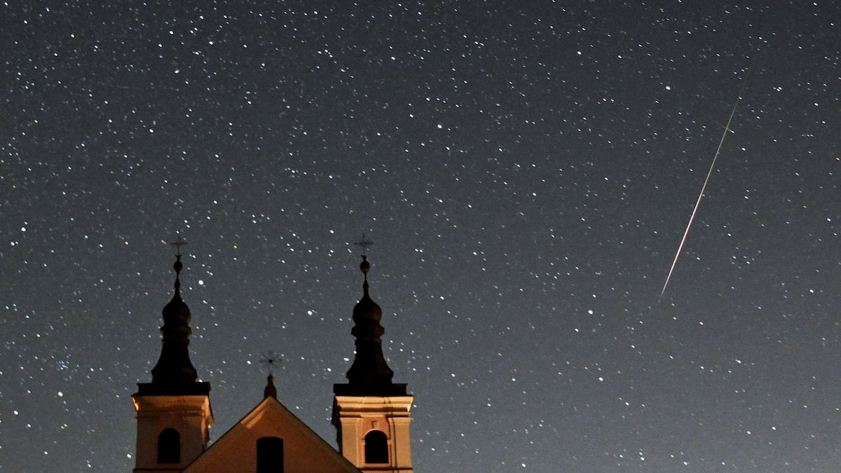 Miss Last Night's Meteor Storm? Try Again Tonight!