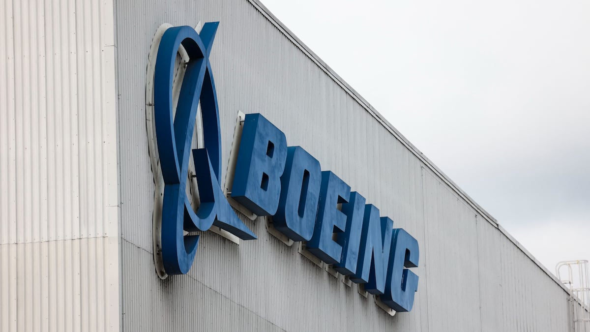 Boeing to Lay Off 400 Amid Continued Problems