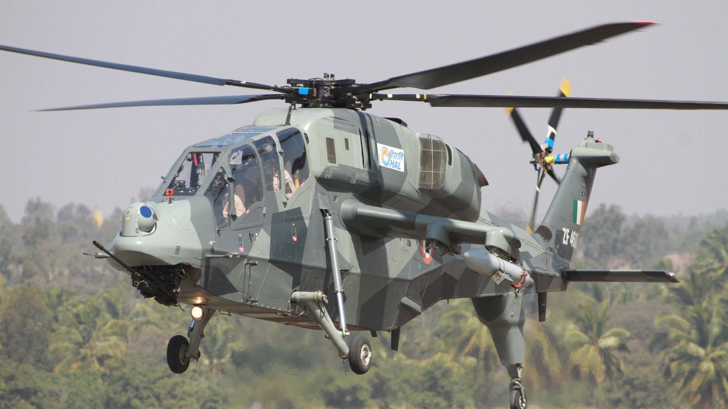 اخبار مترجمة :الهند تقدم برنامج طائرات الهليكوبتر الهجومية الخفيفة بمناقصة كبيرة