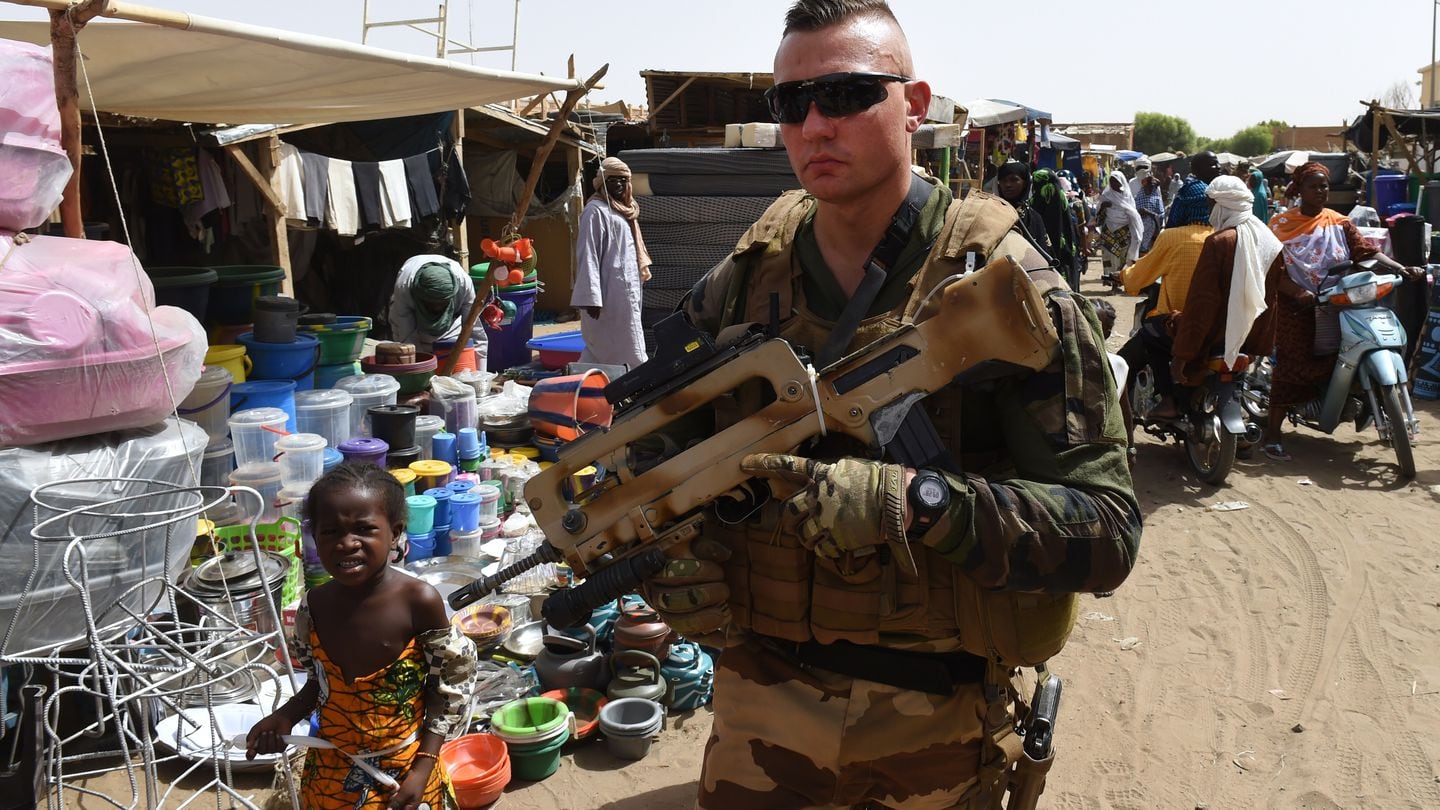 A French soldier participates in an anti-terrorist operation in the Sahel by patrolling a market in Gao, Mali, on May 30, 2015. (Philippe Desmazes/AFP via Getty Images)